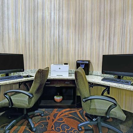 Hampton Inn Белойт Екстер'єр фото